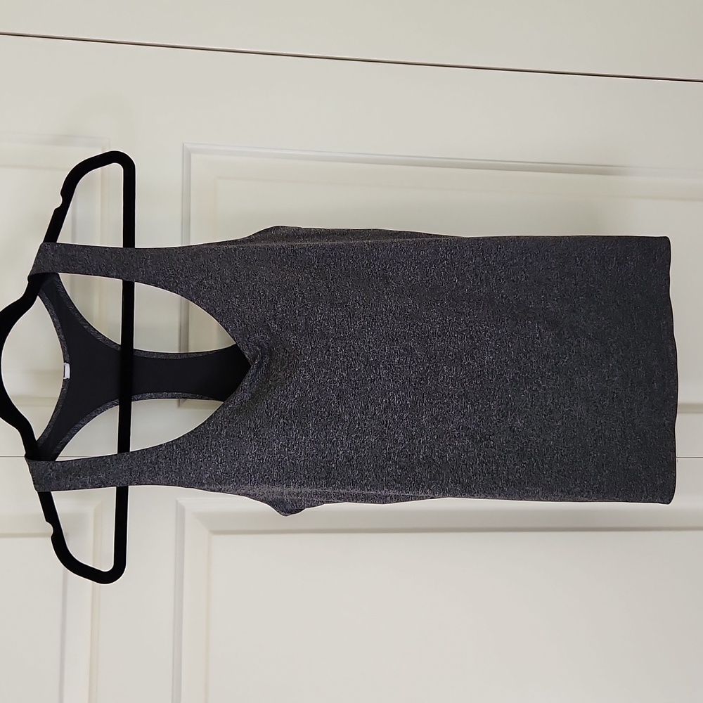 Uniqlo Airism racerback tank top with cups size L